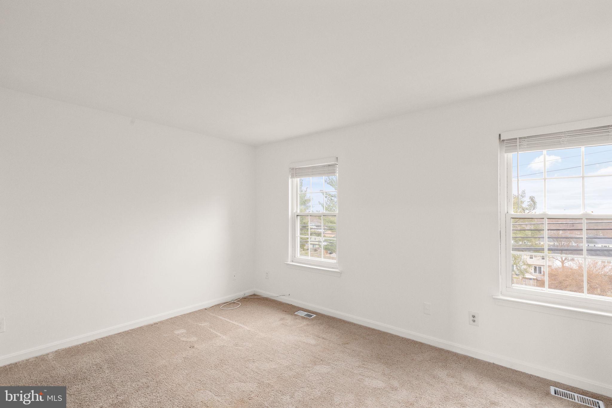 STONELEIGH SQUARE - Residential