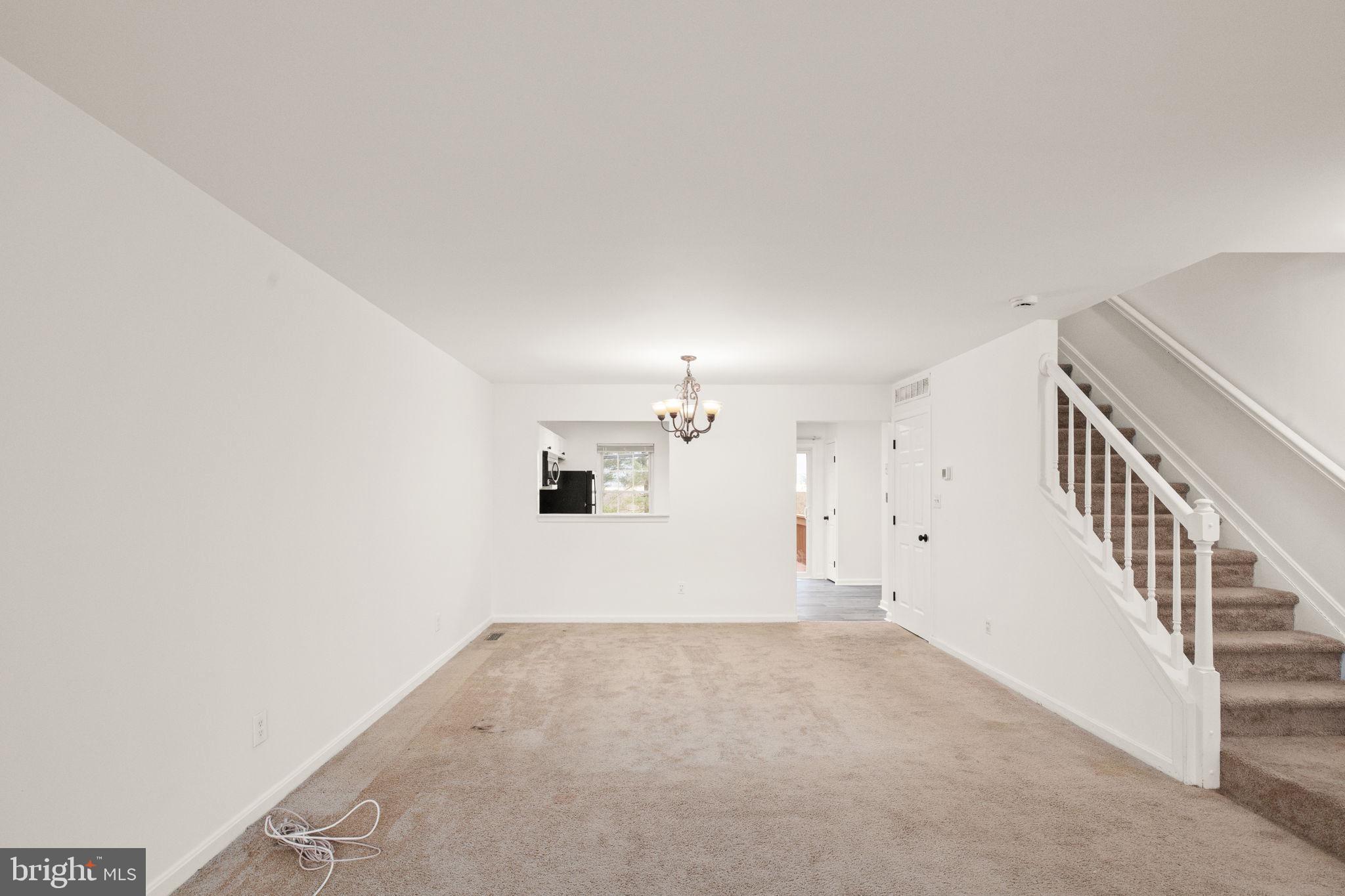 STONELEIGH SQUARE - Residential