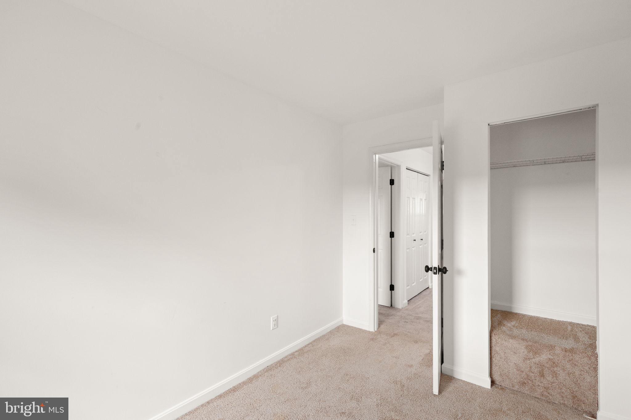 STONELEIGH SQUARE - Residential