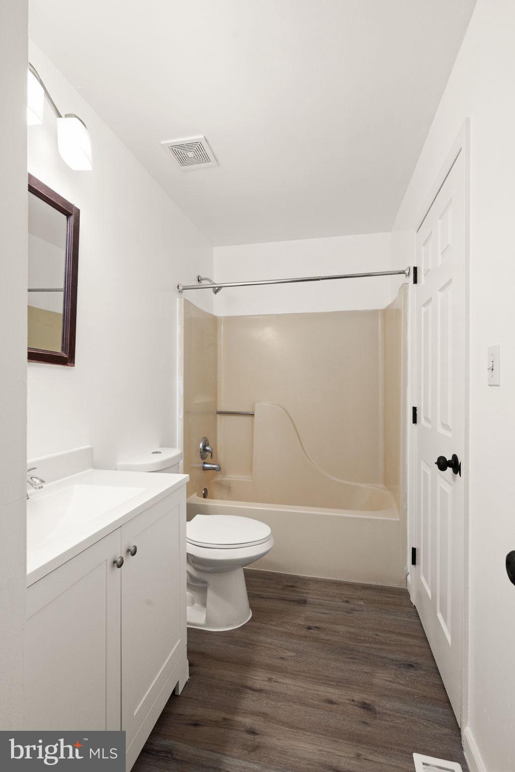 STONELEIGH SQUARE - Residential