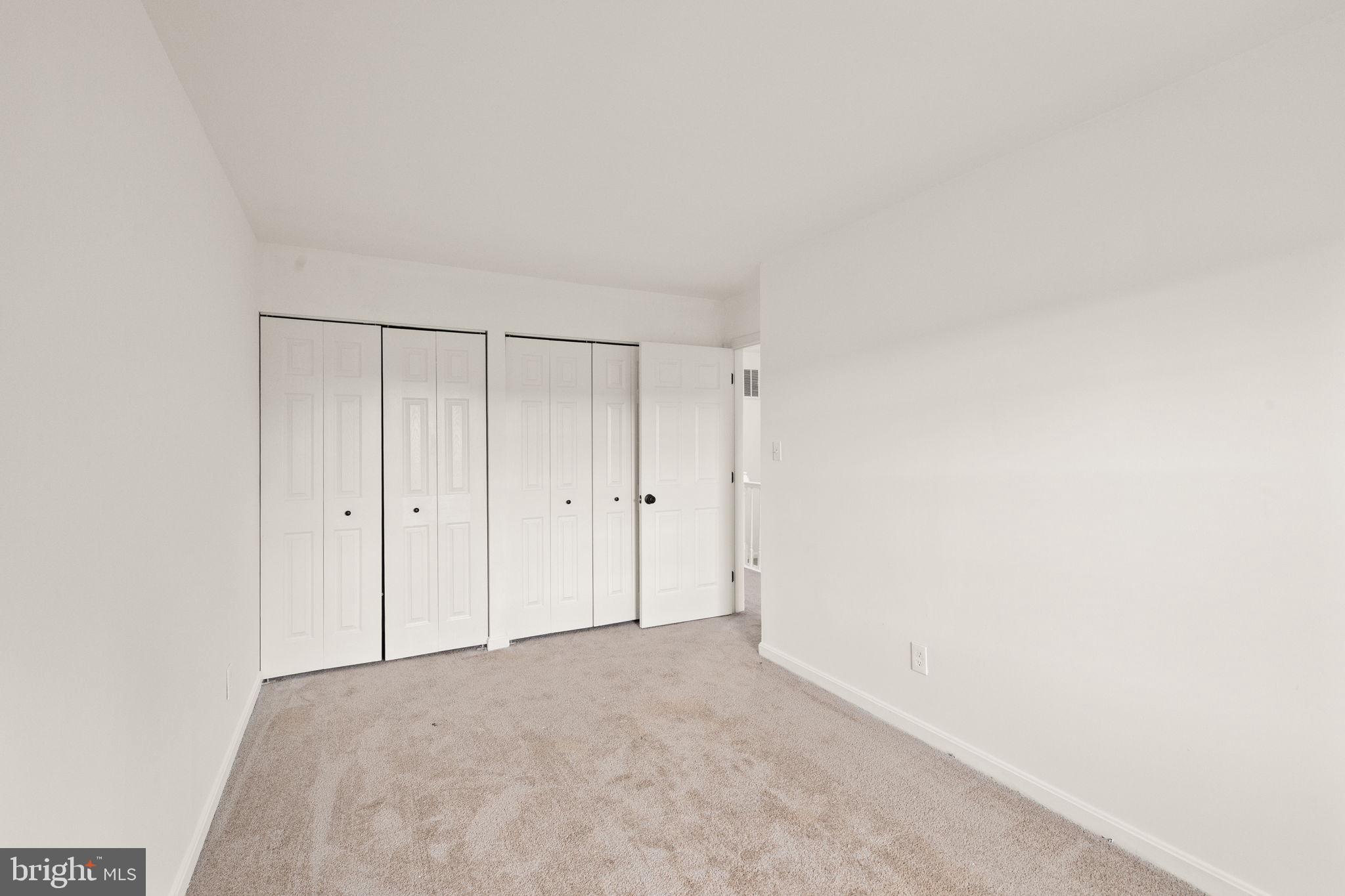 STONELEIGH SQUARE - Residential