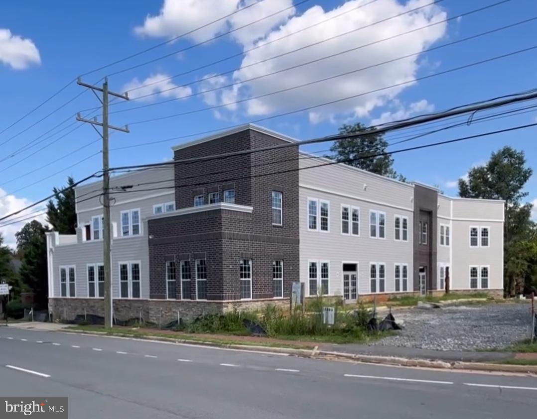 3903 BLENHEIM BOULEVARD