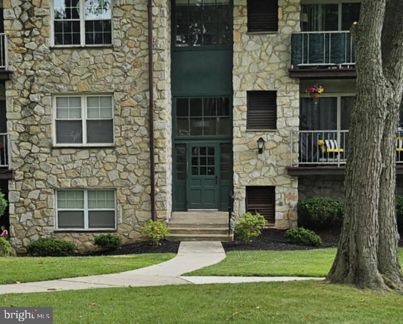 Updated first floor unit with two entrances - Current tenants only use the slider - which like the rental office has a keyed entry for easy 1 floor living - no stairs needed. Updated Kitchen, open floorplan, easy access to highways - K of P town center and mall. Potential tenant should have credit score 680 or higher and have monthly income 9what ever kind) of 3x the monthly rent 24 hr notice at least needed for an appointment.