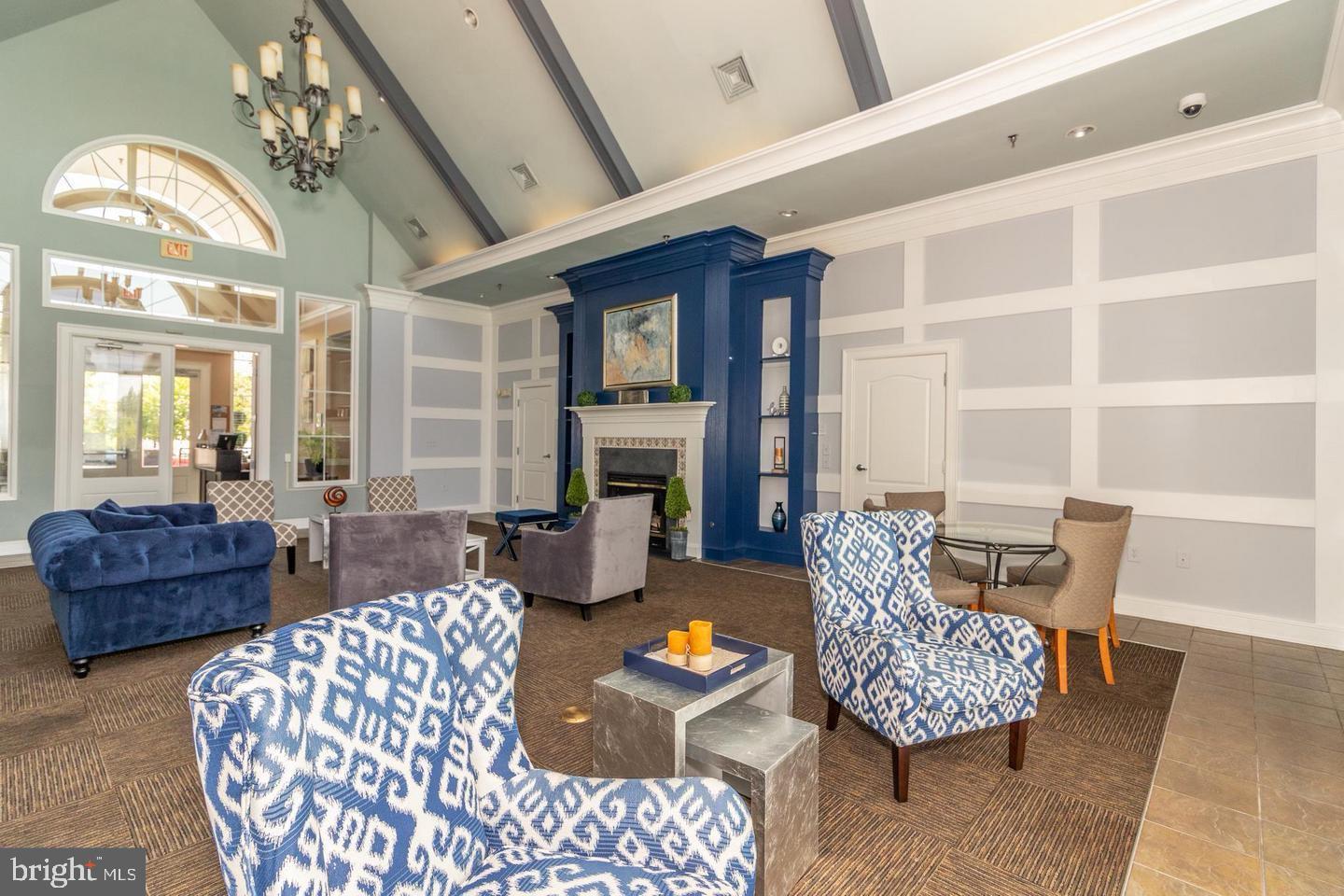 1527 GROSBEAK COURT