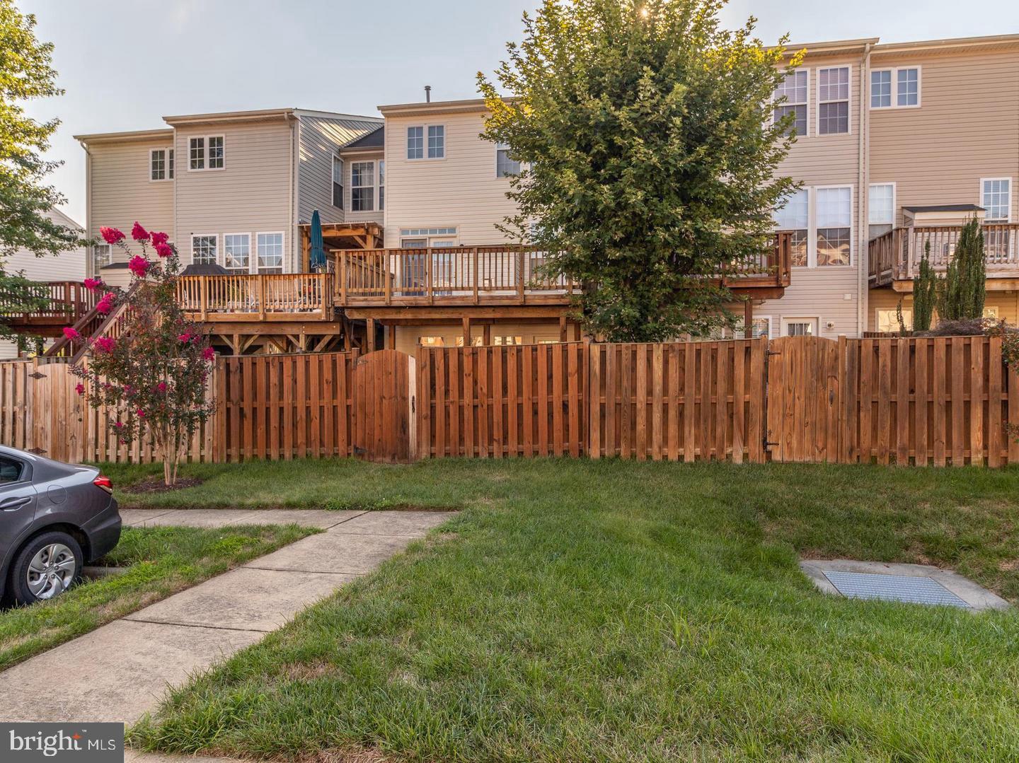 1527 GROSBEAK COURT