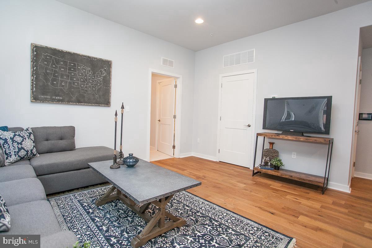 5938 HENRY AVENUE 15