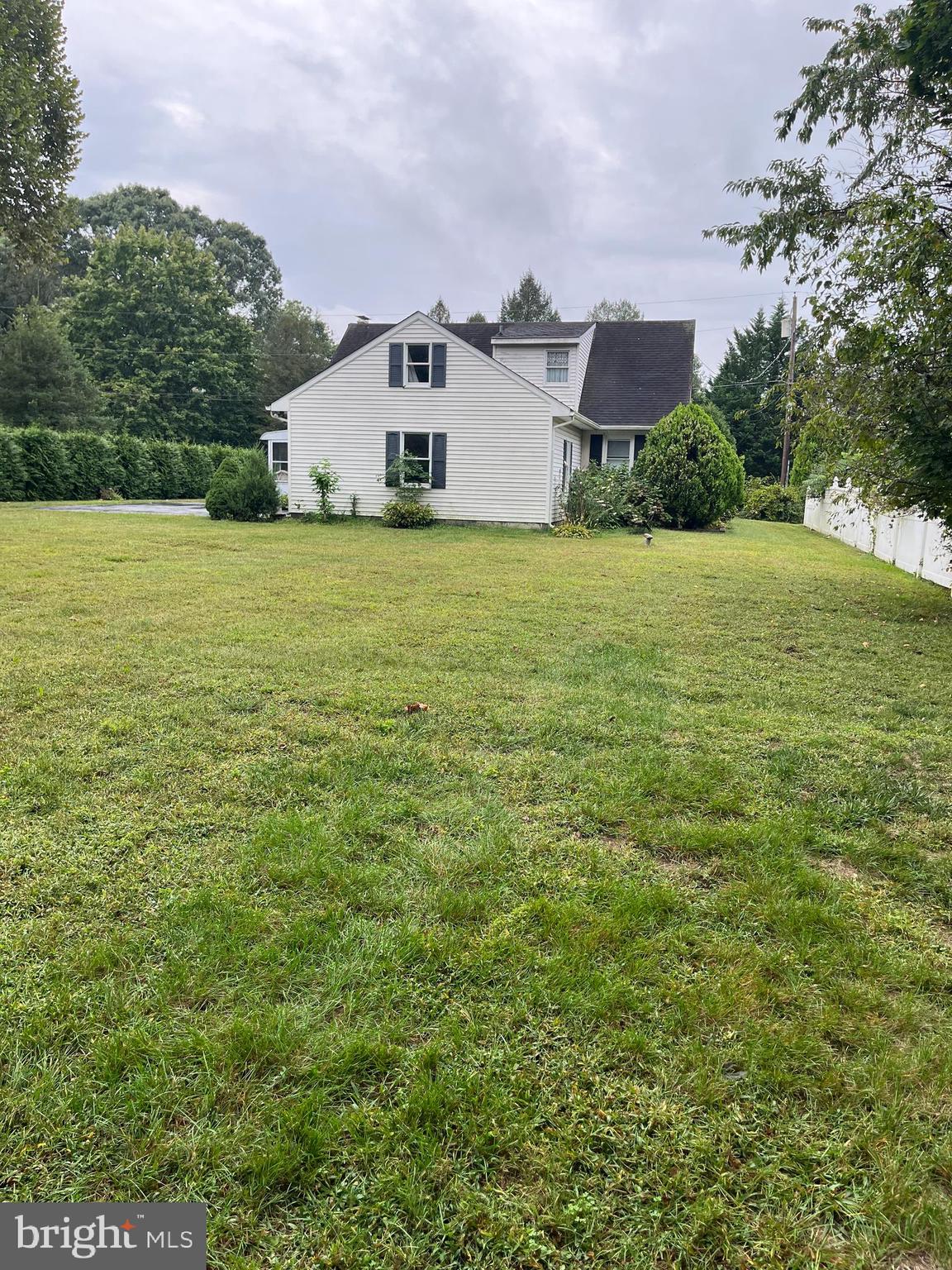 23 GENOVA AVENUE