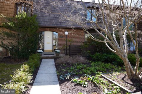 Photo of 10913 Deborah Drive, POTOMAC, MD 20854 (MLS # MDMC2168998)