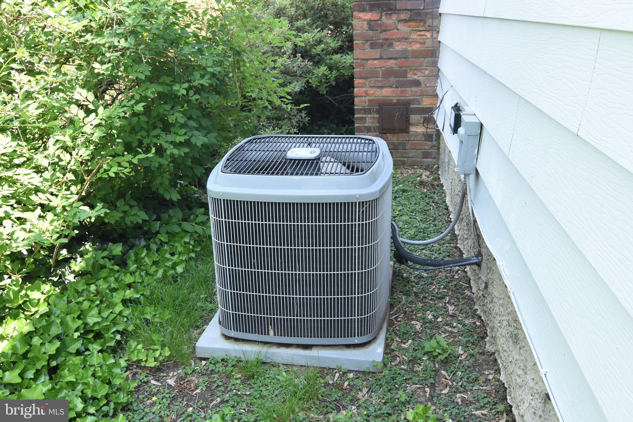 CRESTWOOD - Residential