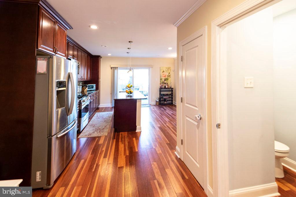 2107 CARPENTER STREET