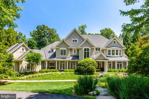 870 Alvermar Ridge Drive, McLean, VA MLS: VAFX2248972