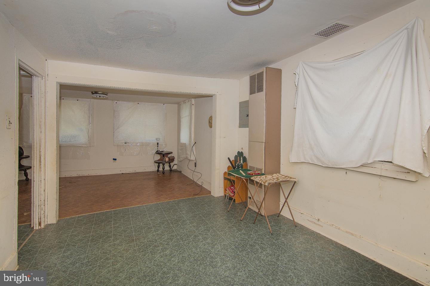 ROYAL OAK - Residential