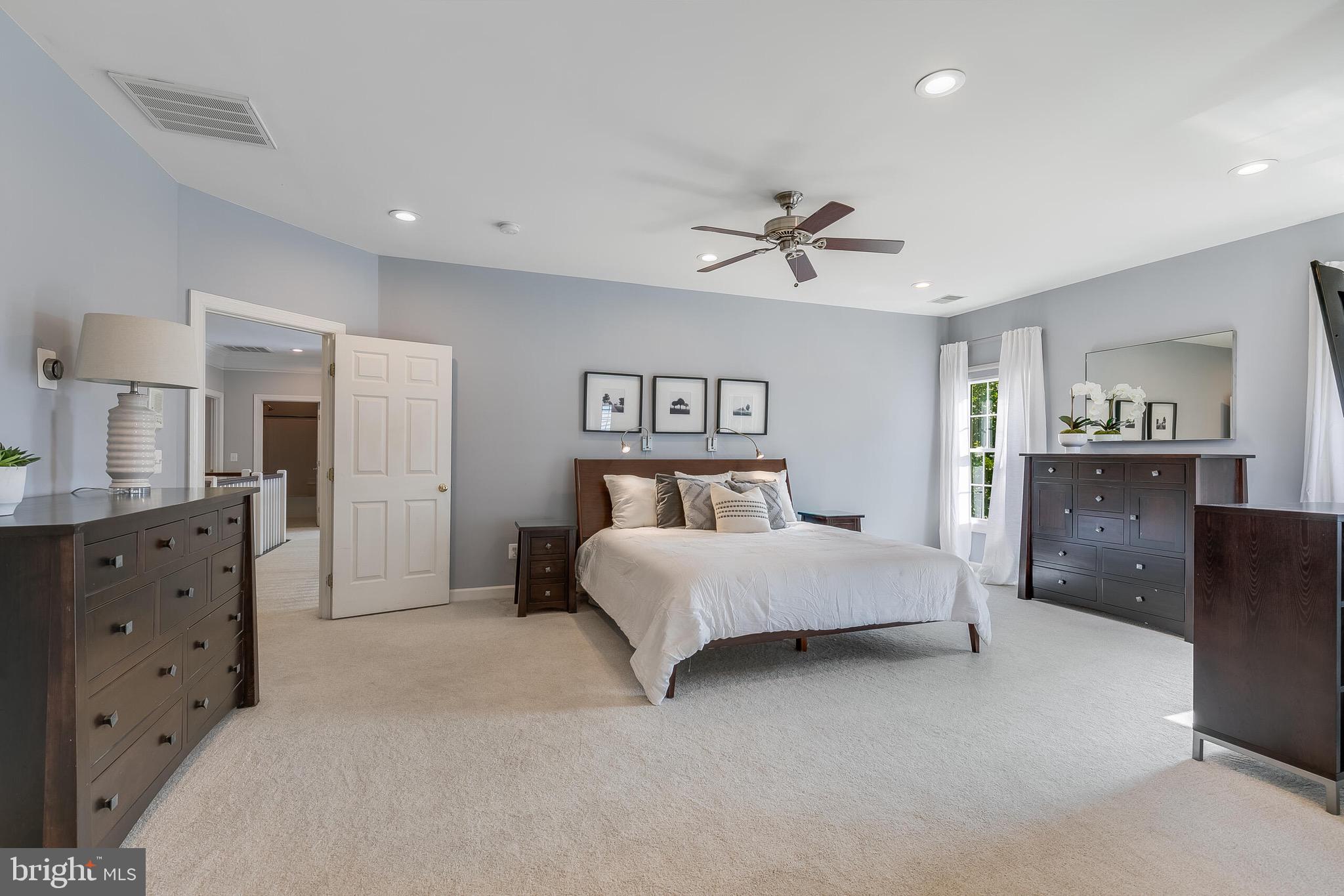 SIGNATURE AT BROADLANDS - Residential