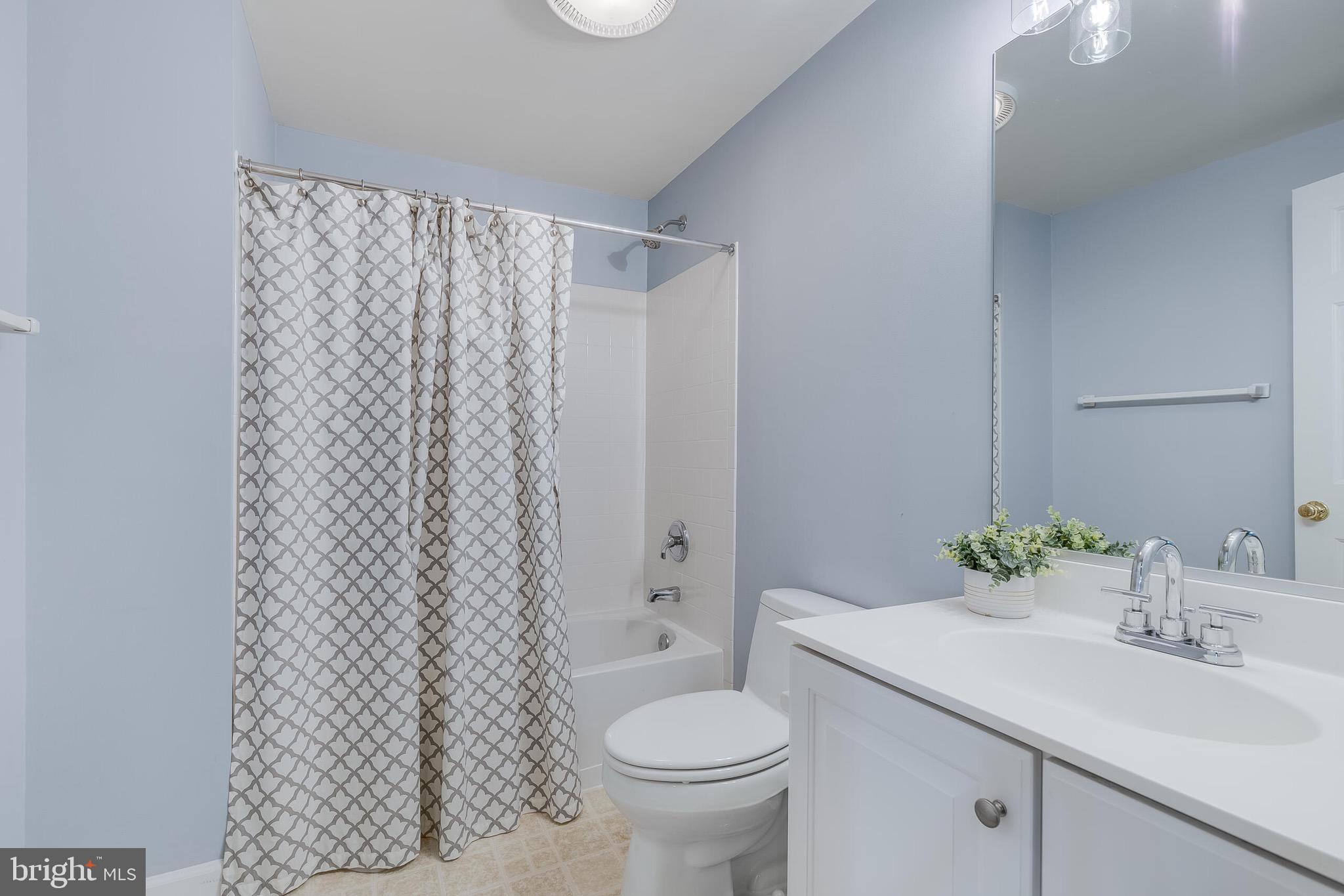 SIGNATURE AT BROADLANDS - Residential