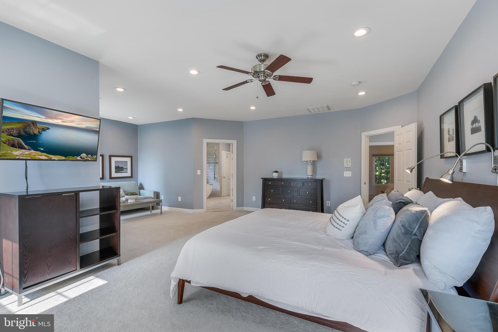 SIGNATURE AT BROADLANDS - Residential