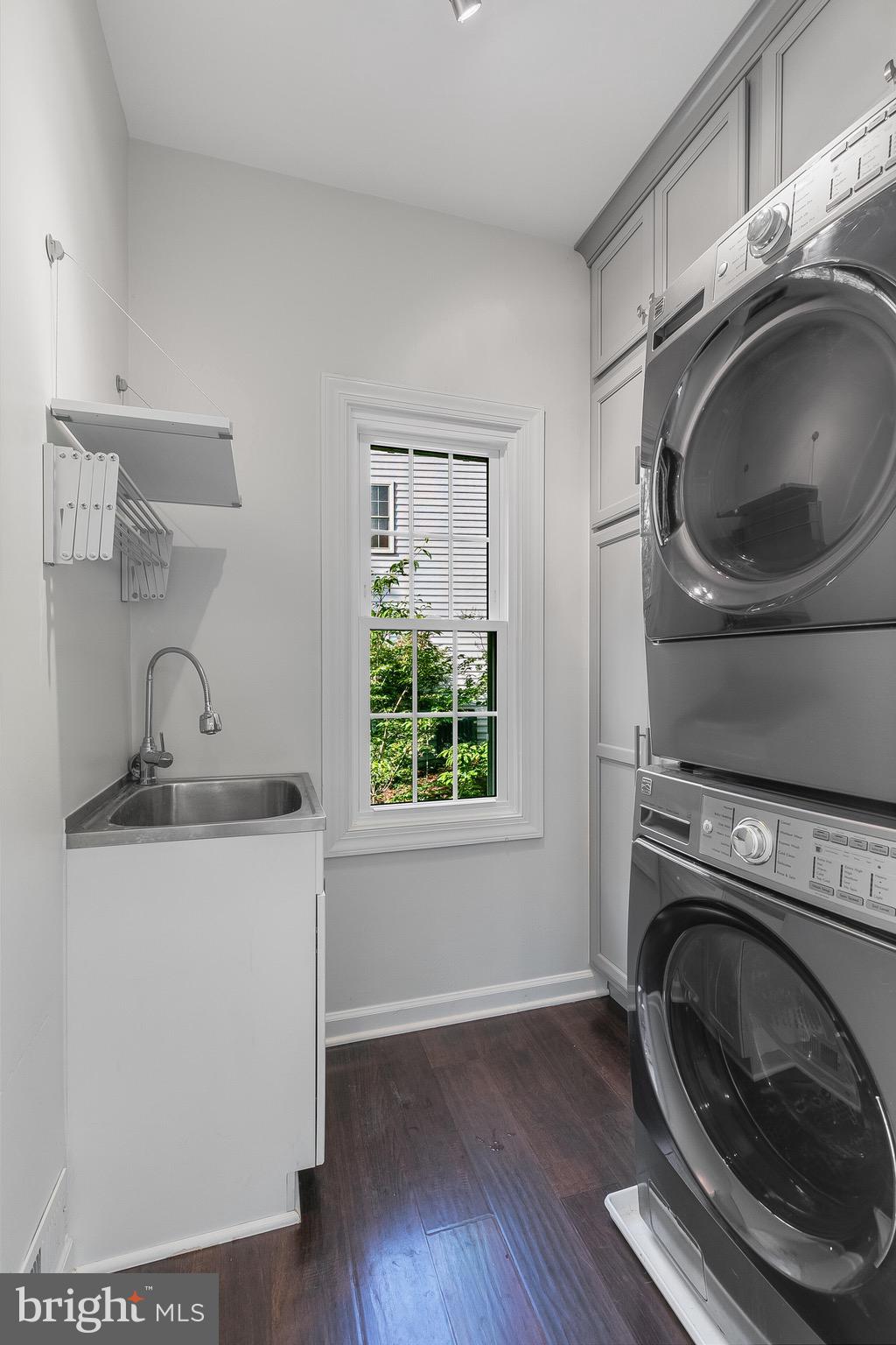 SIGNATURE AT BROADLANDS - Residential