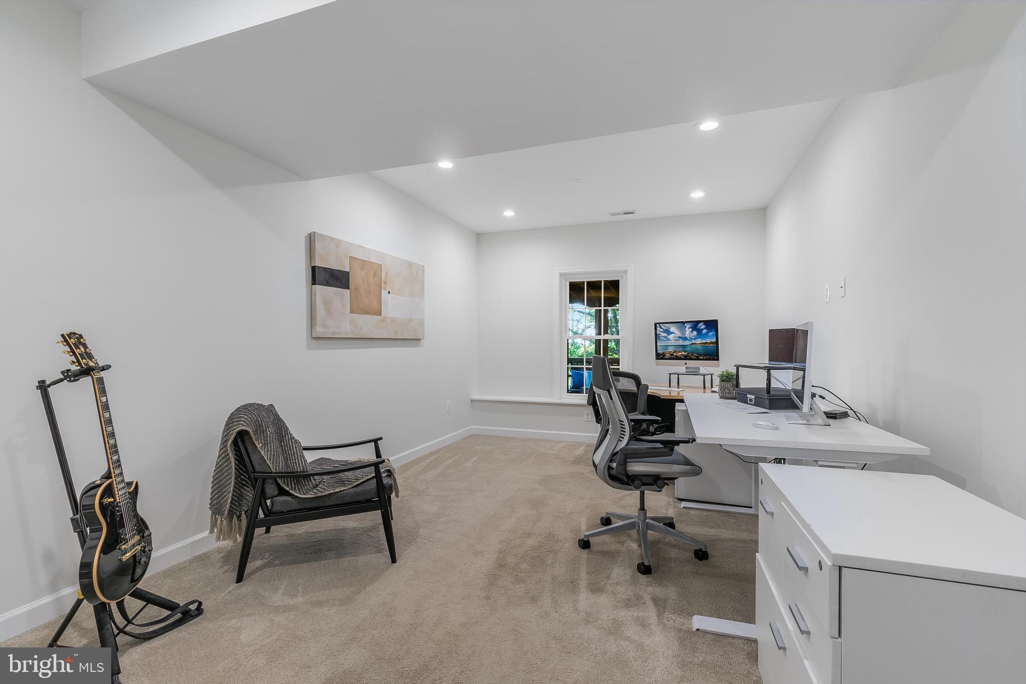 SIGNATURE AT BROADLANDS - Residential