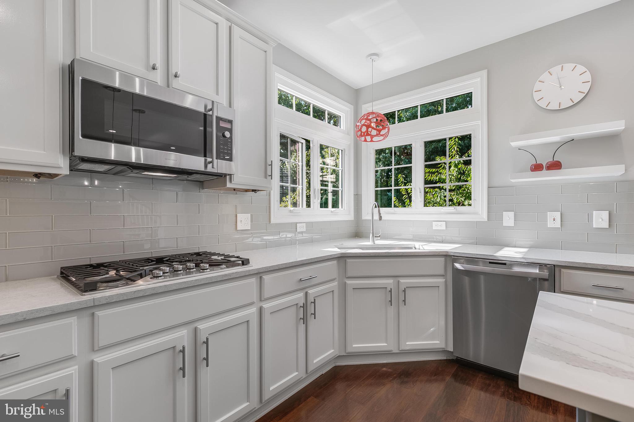 SIGNATURE AT BROADLANDS - Residential