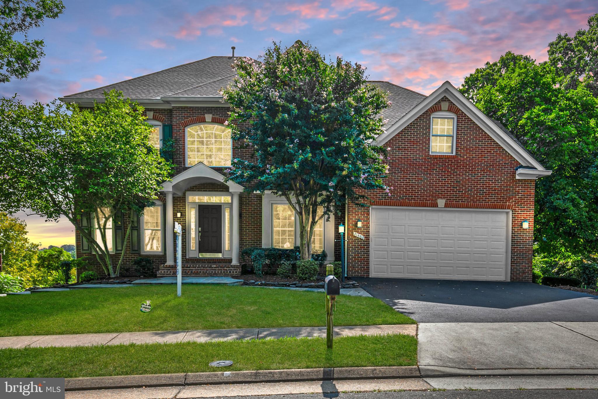 SIGNATURE AT BROADLANDS - Residential