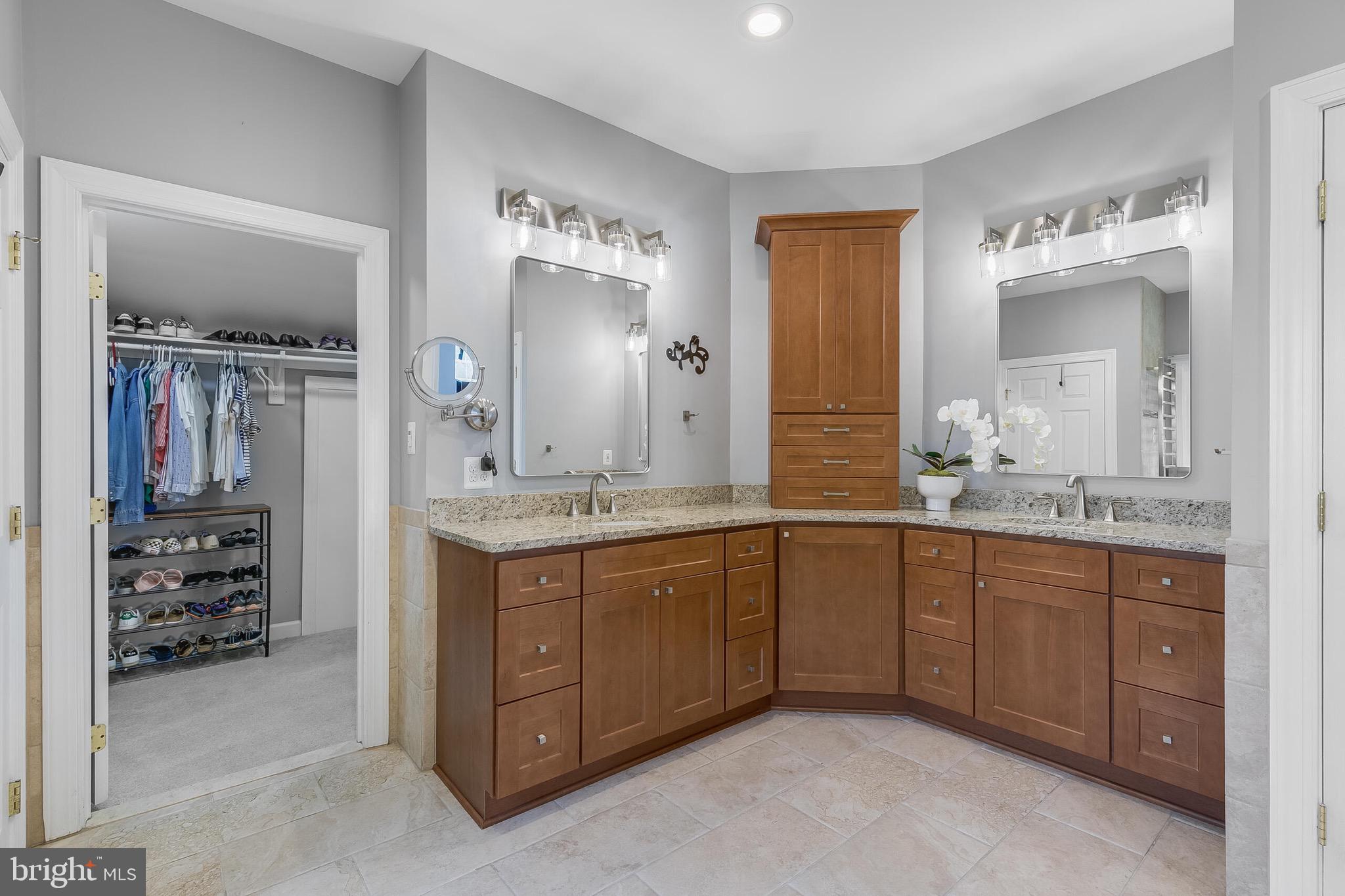 SIGNATURE AT BROADLANDS - Residential