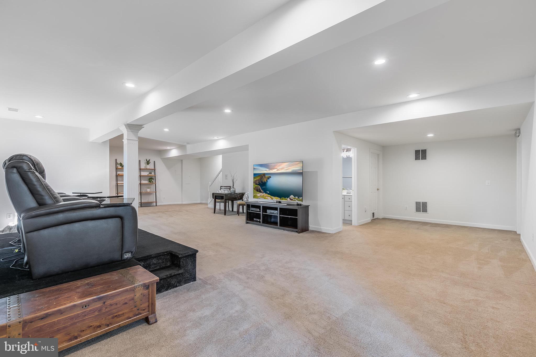 SIGNATURE AT BROADLANDS - Residential