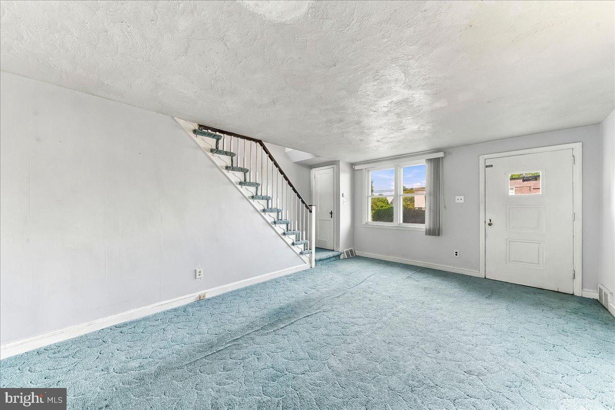 282 N OAK AVENUE