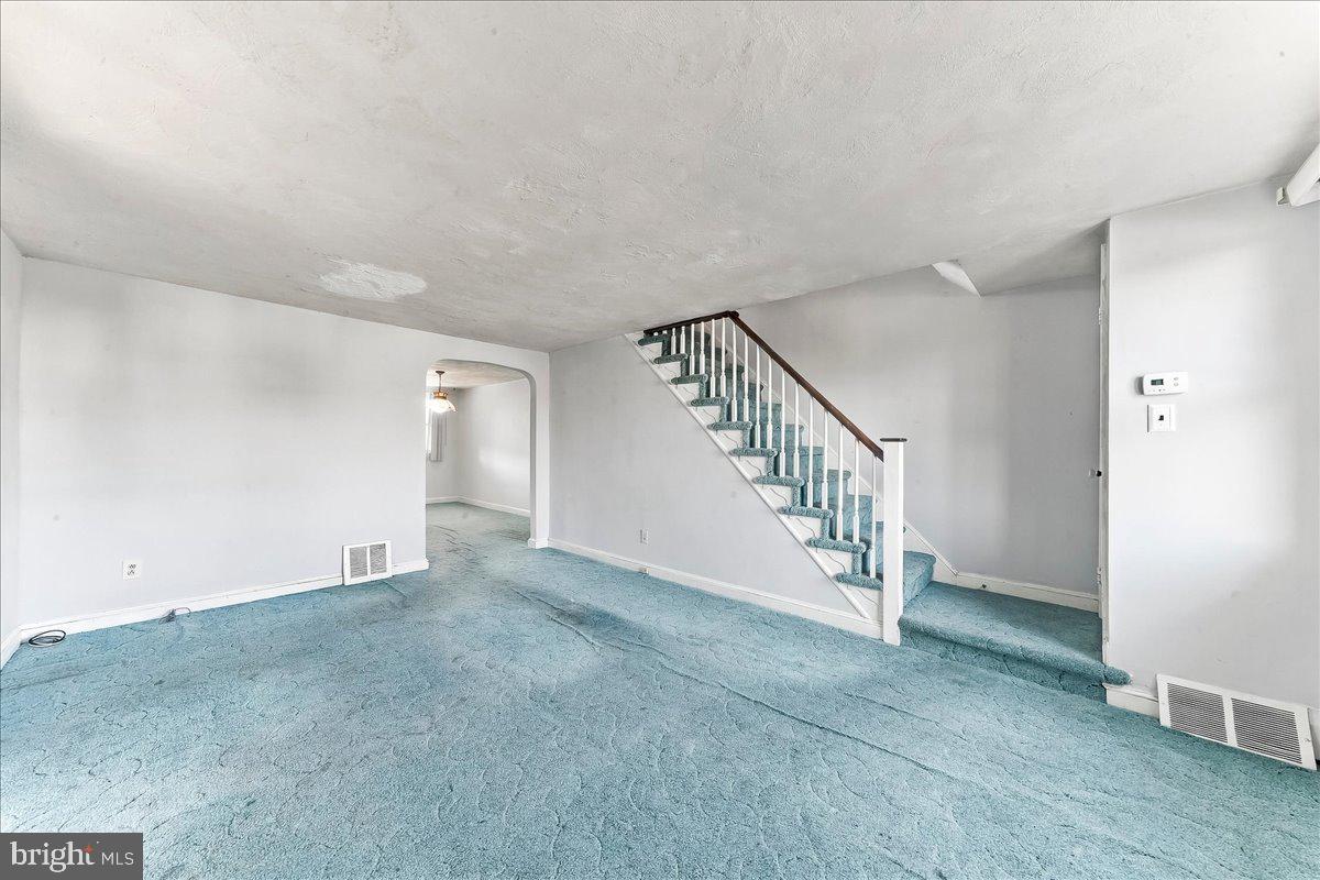 282 N OAK AVENUE