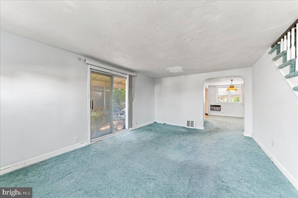 282 N OAK AVENUE