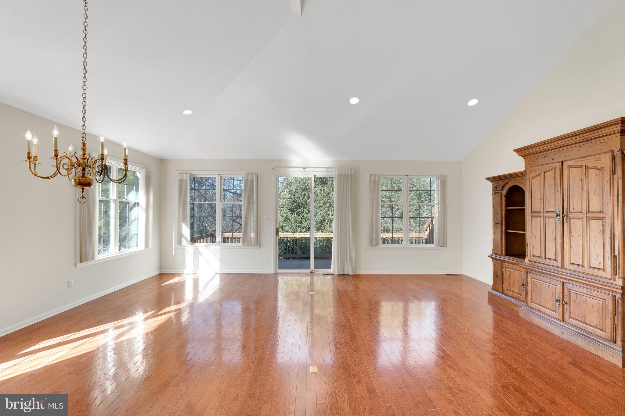 BREYER WOODS - Residential