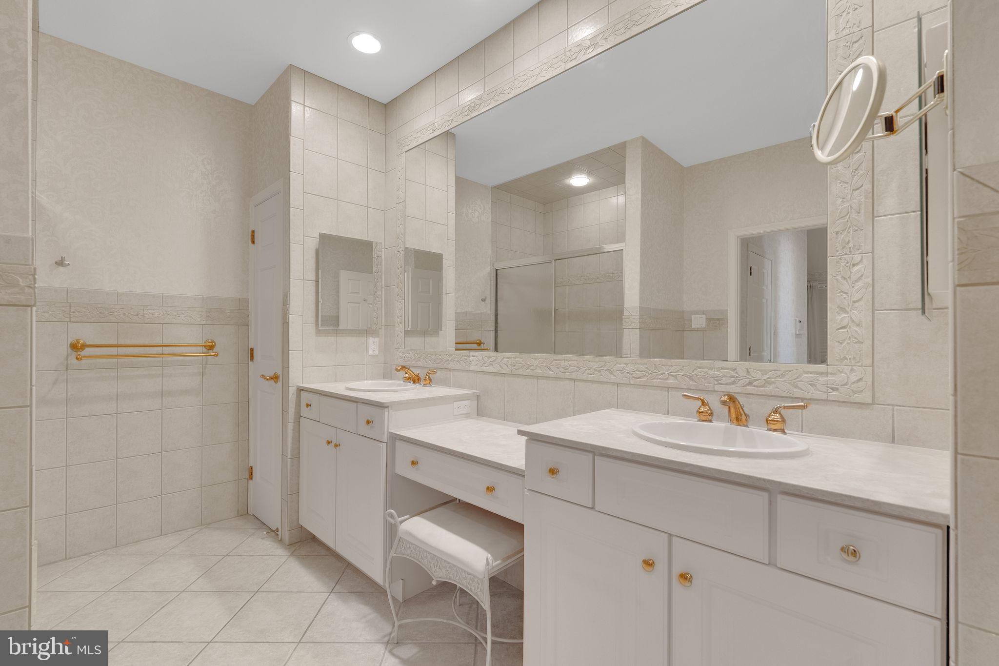 BREYER WOODS - Residential