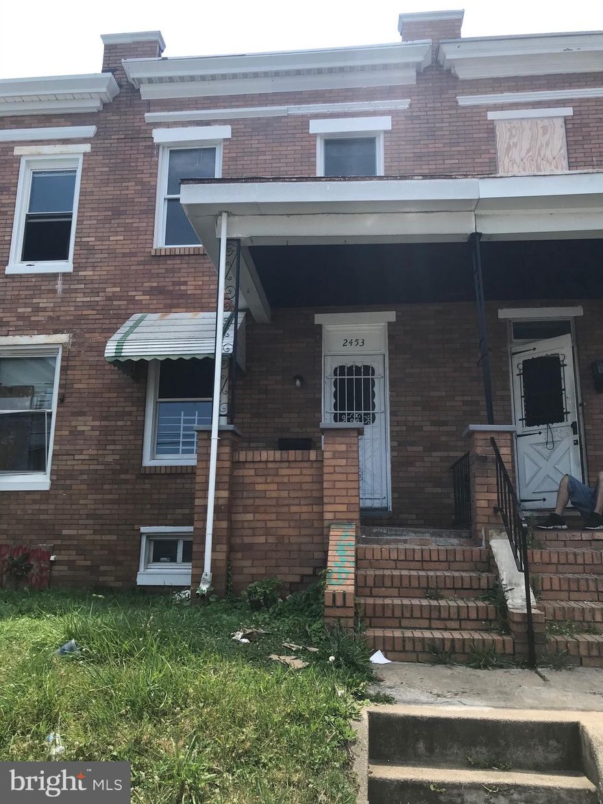 New Center air,lead free!  3 bed rooms  2 full bath,2 parking space at the backyard,new floor.