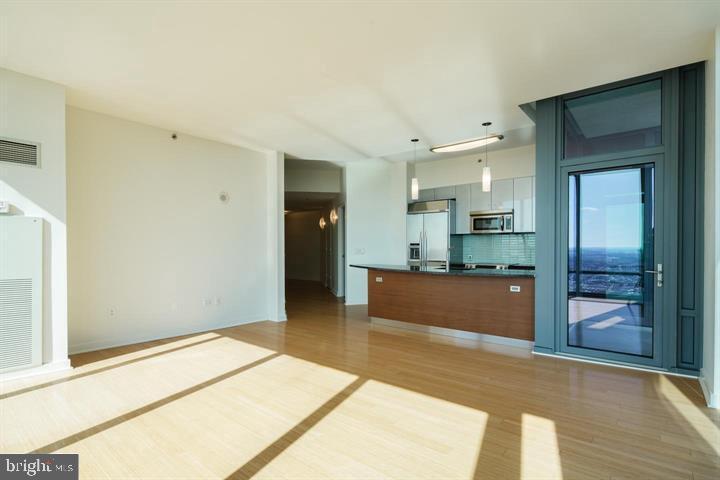 LOGAN SQUARE - Residential Lease