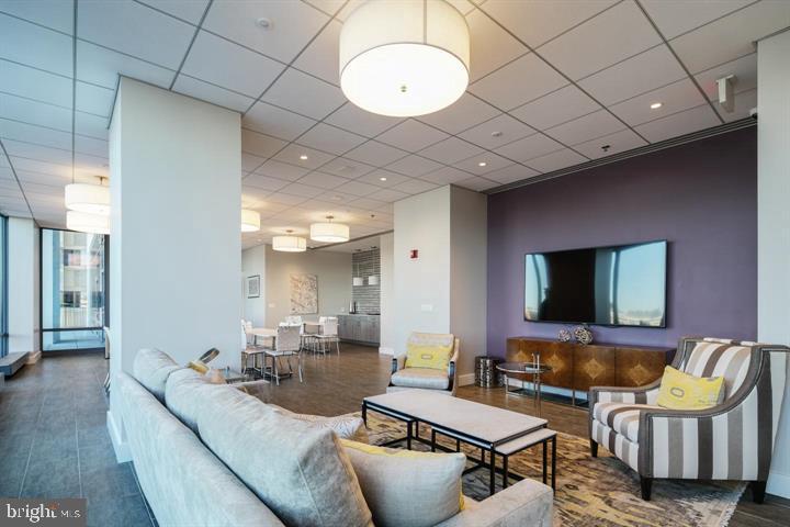 LOGAN SQUARE - Residential Lease