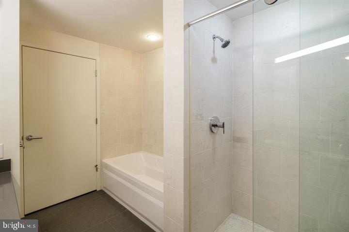LOGAN SQUARE - Residential Lease