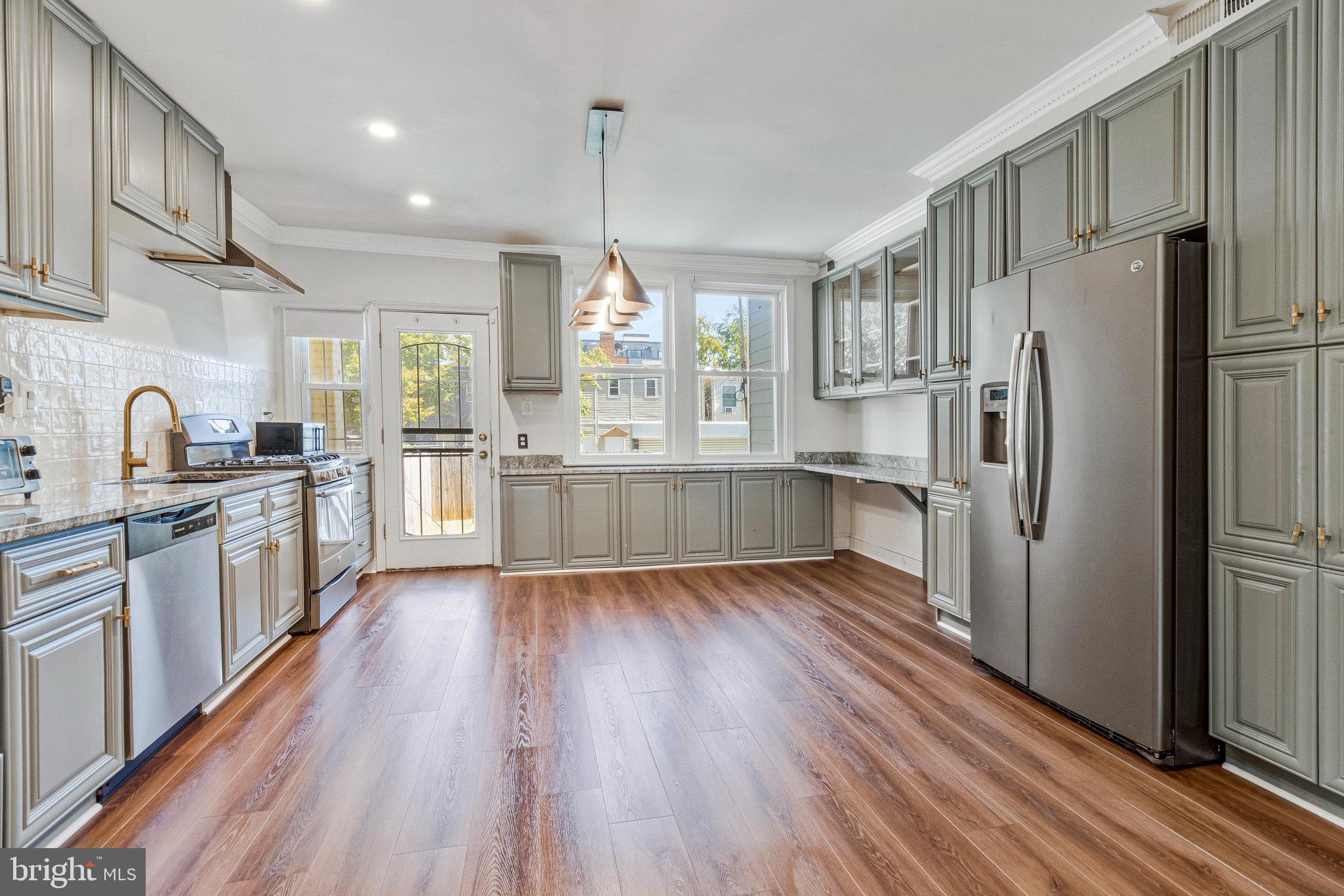 1423 HOLBROOK STREET NE