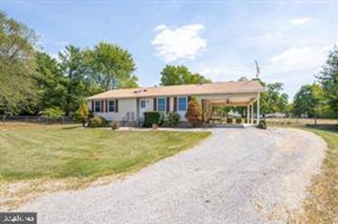 25 S BERLIN PIKE A LOVETTSVILLE VA 20180