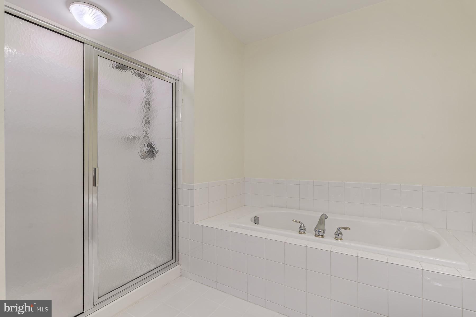 GROVETON WOODS - Residential Lease