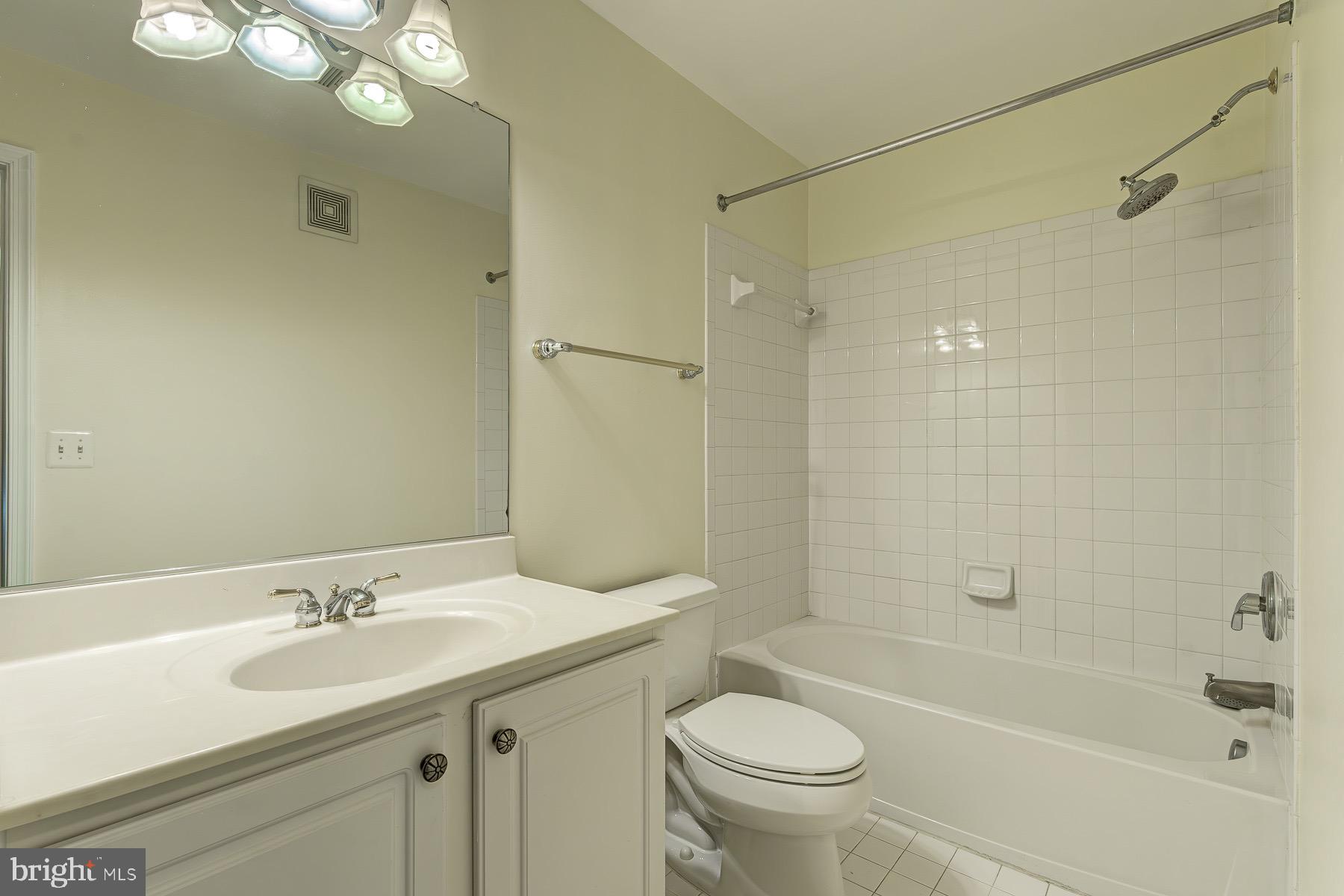 GROVETON WOODS - Residential Lease