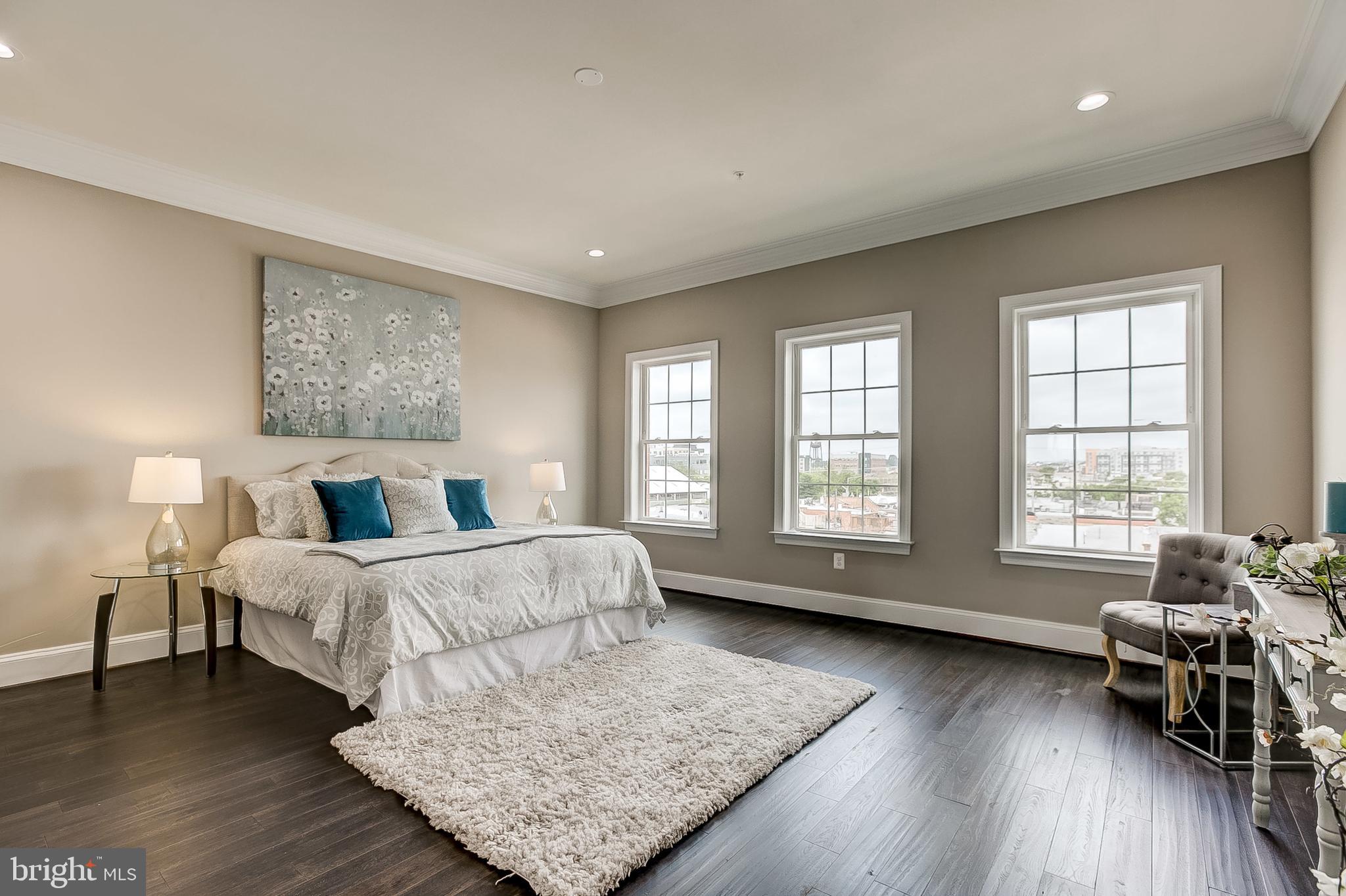 LOCUST POINT - Residential