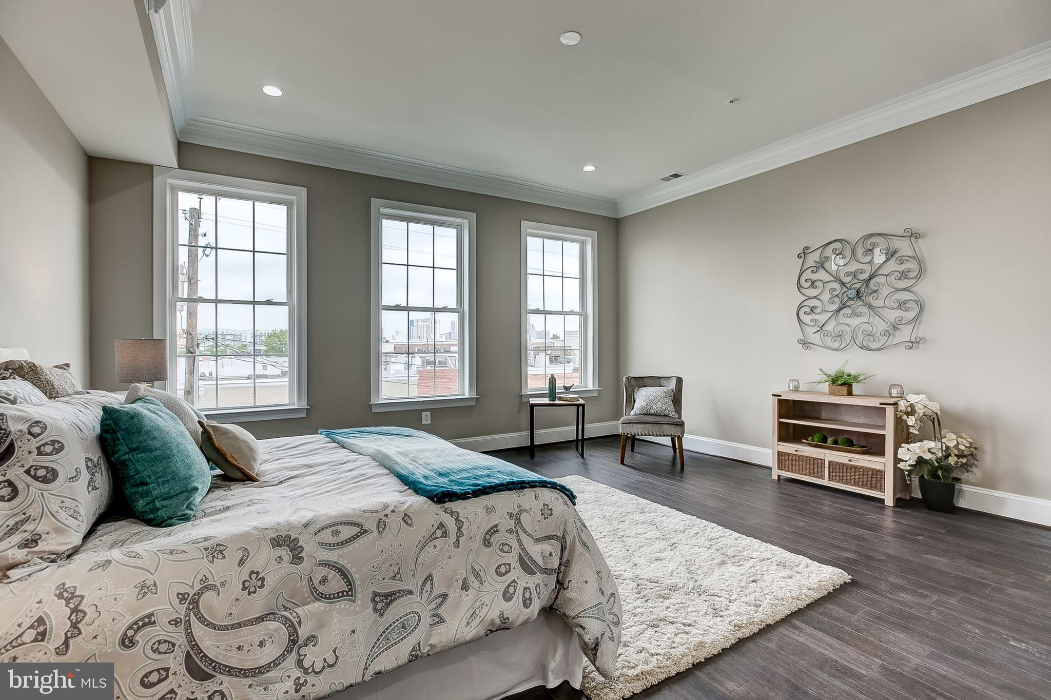 LOCUST POINT - Residential