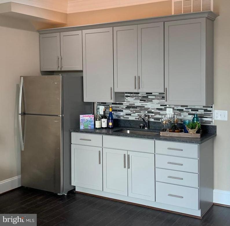 LOCUST POINT - Residential