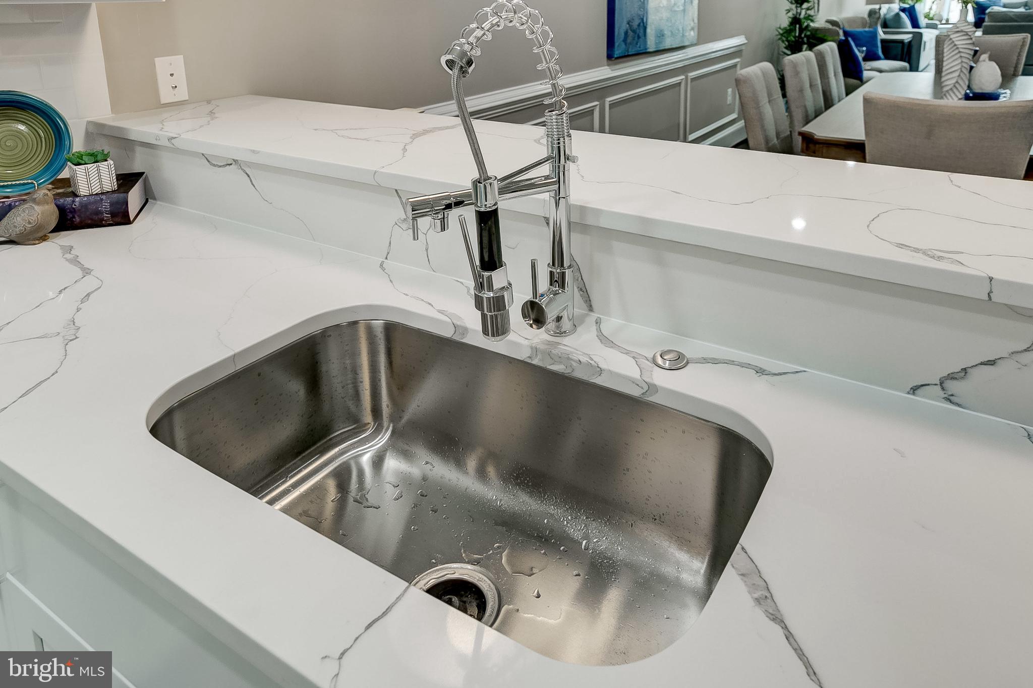 LOCUST POINT - Residential