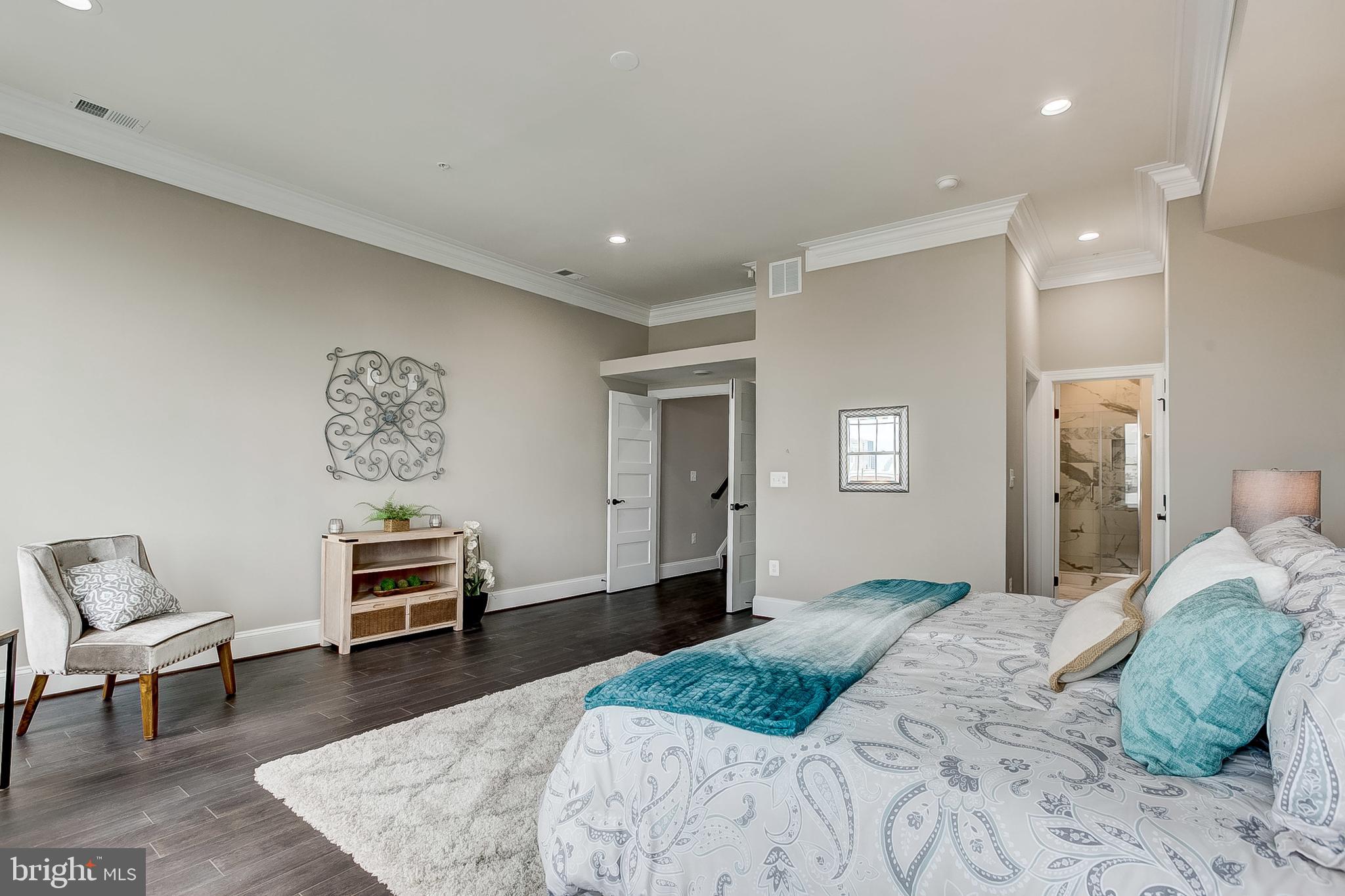 LOCUST POINT - Residential