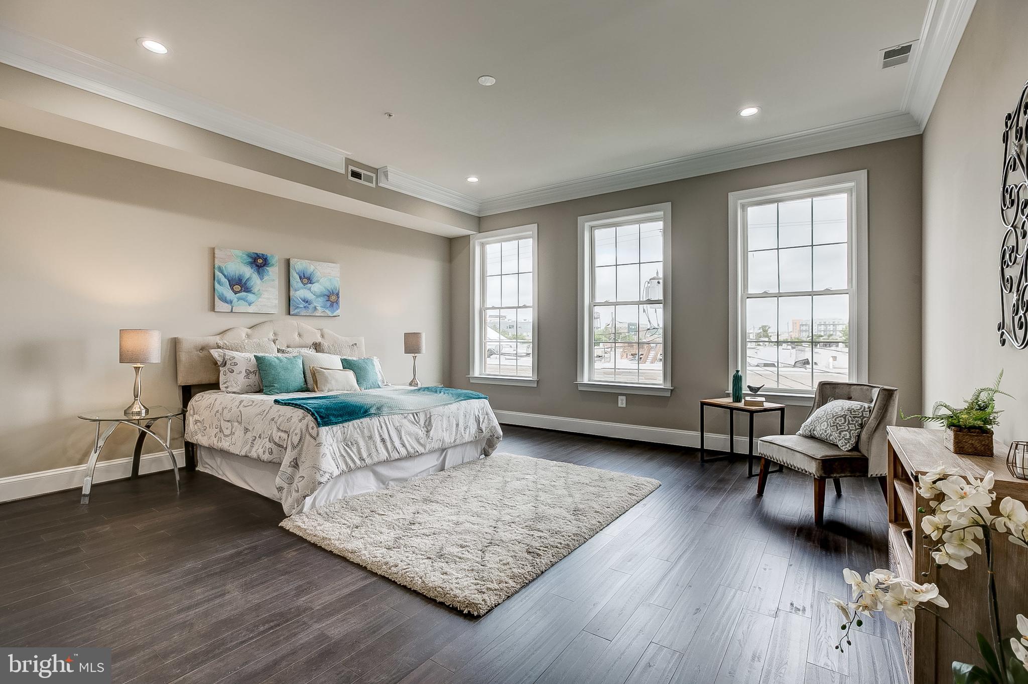 LOCUST POINT - Residential