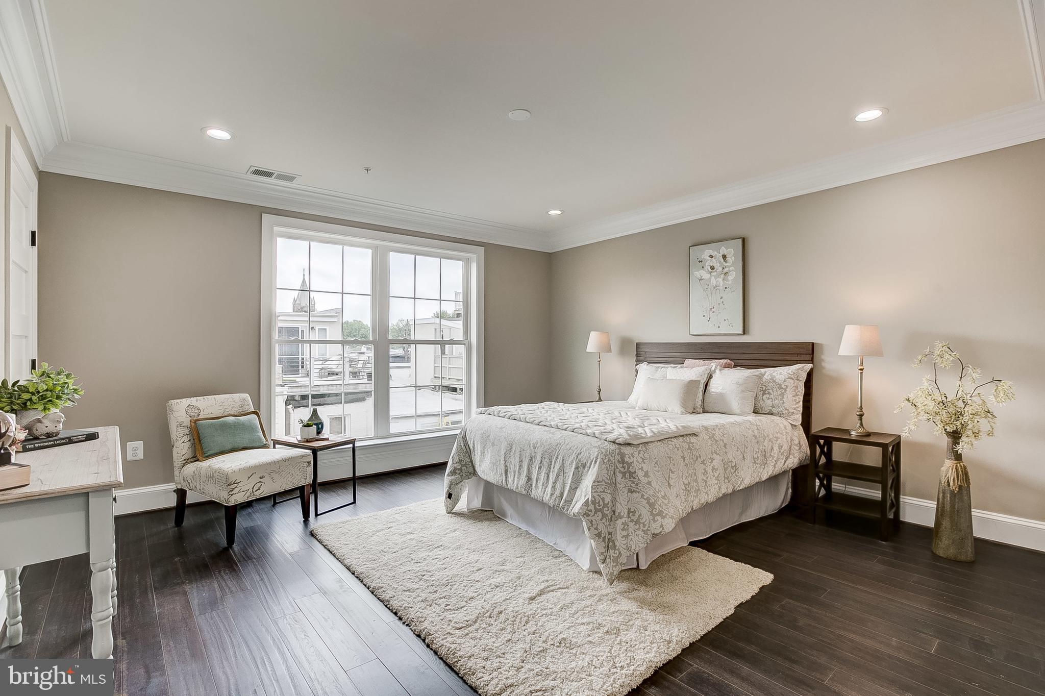 LOCUST POINT - Residential