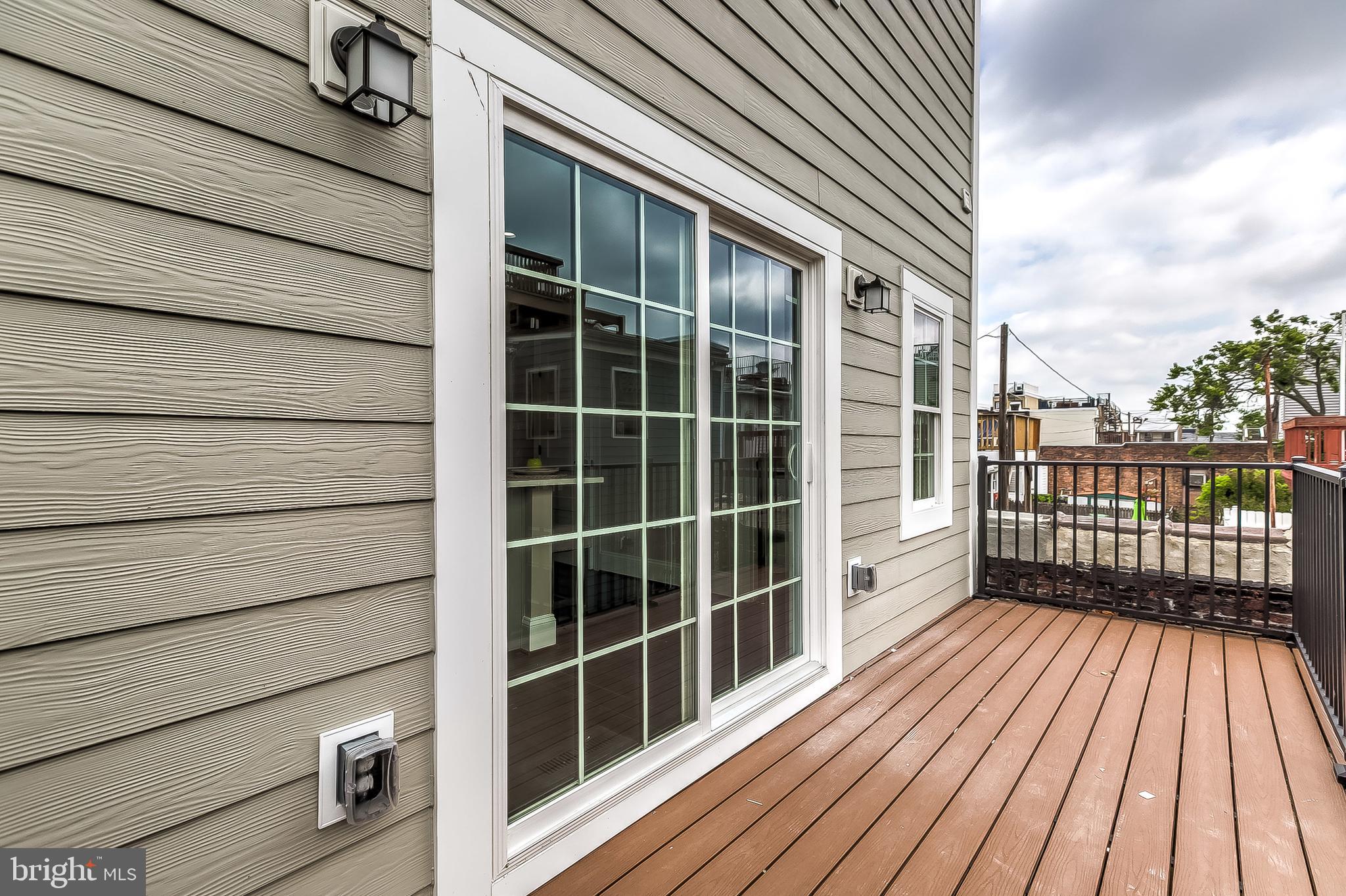 LOCUST POINT - Residential