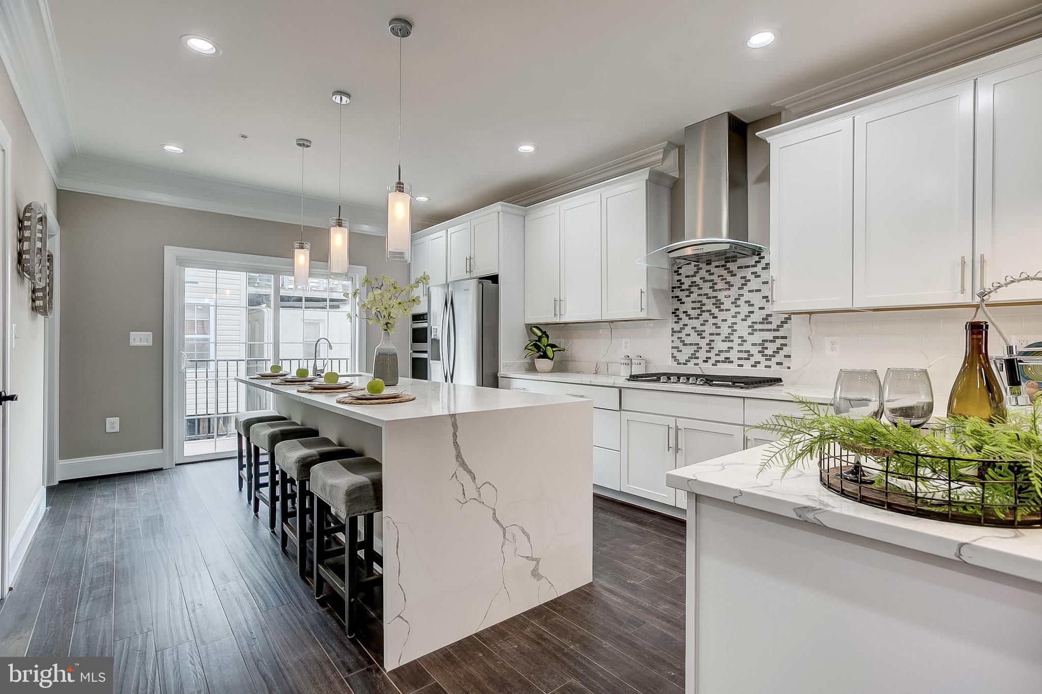 LOCUST POINT - Residential