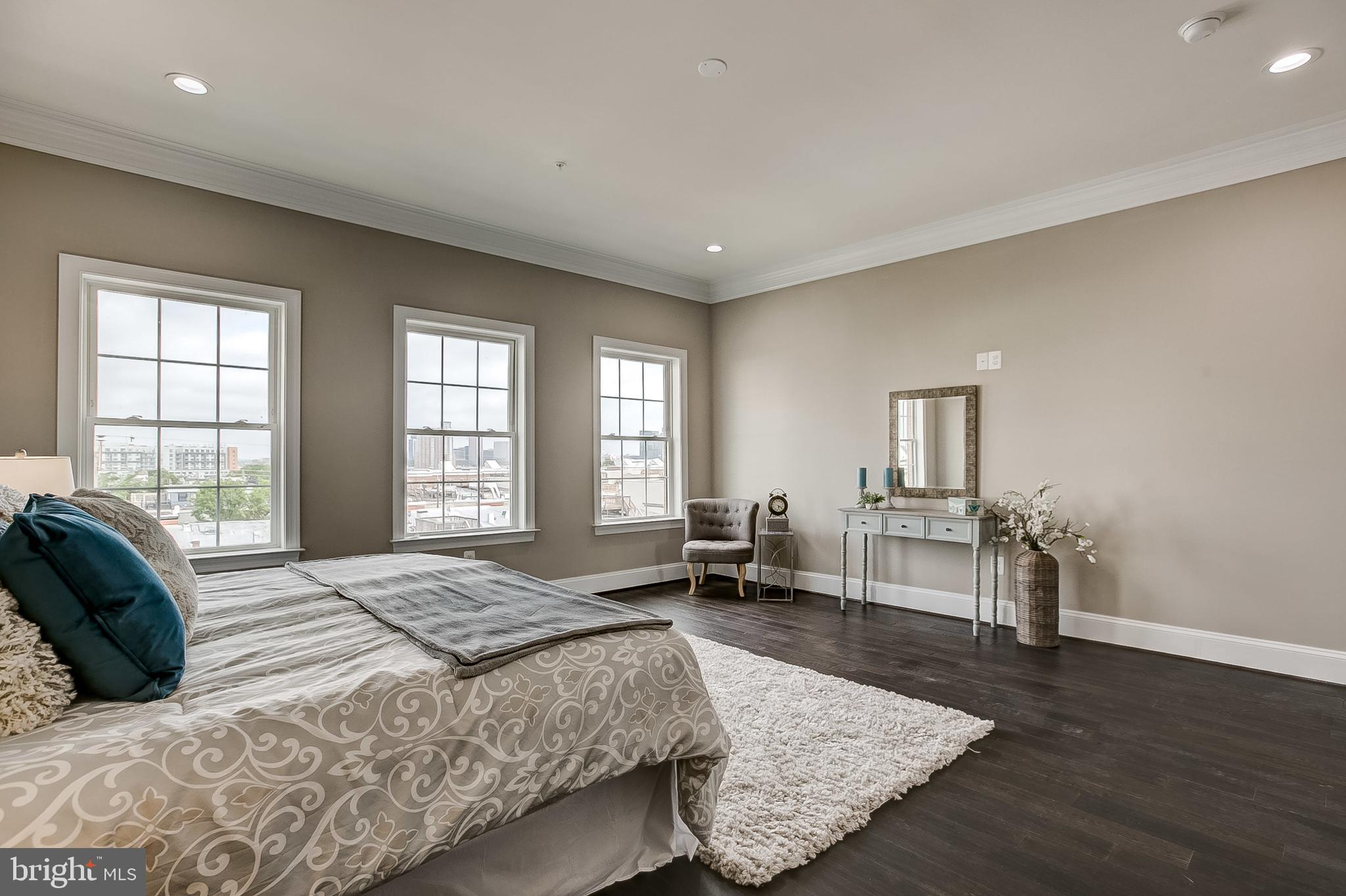 LOCUST POINT - Residential