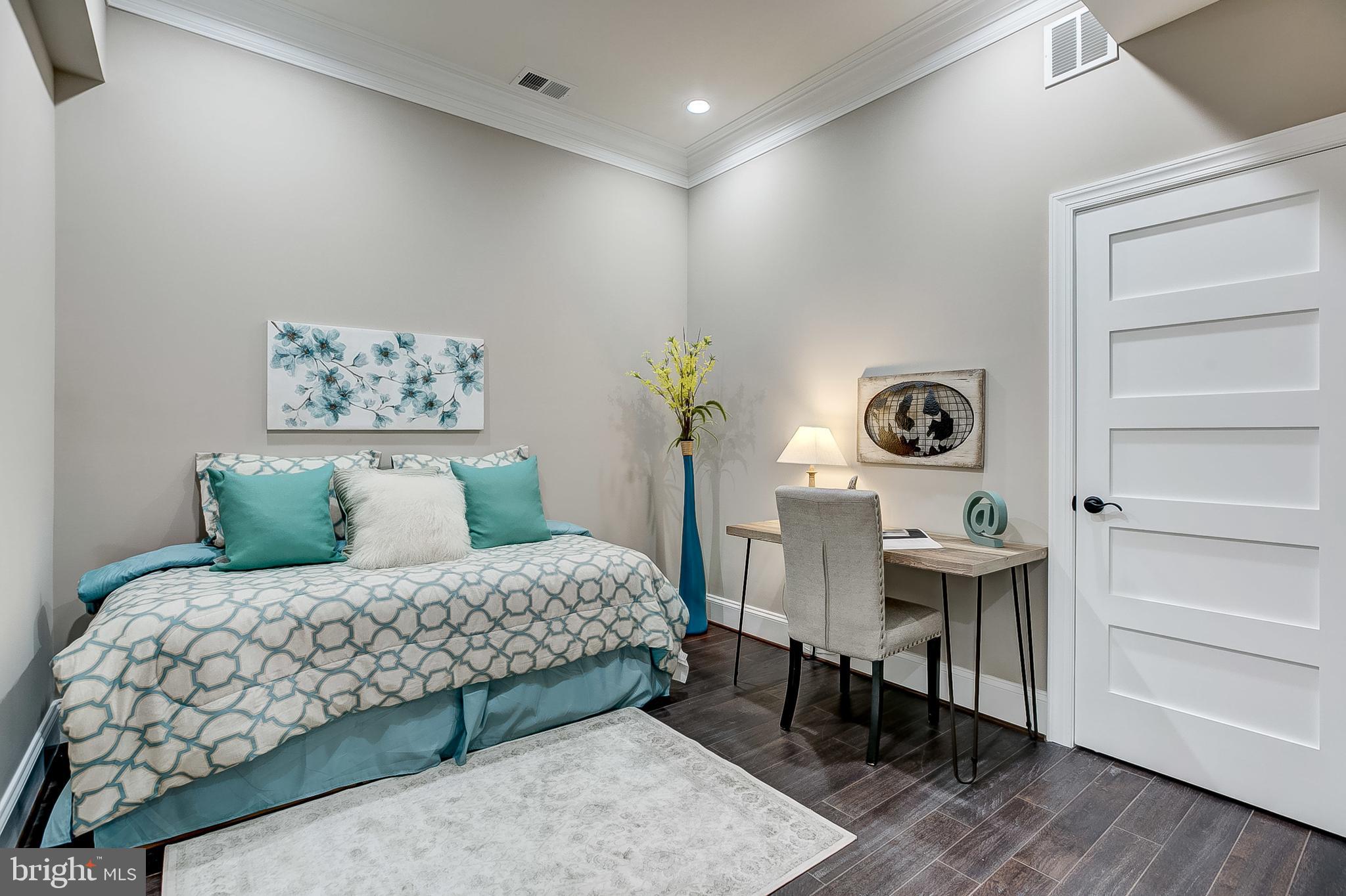 LOCUST POINT - Residential