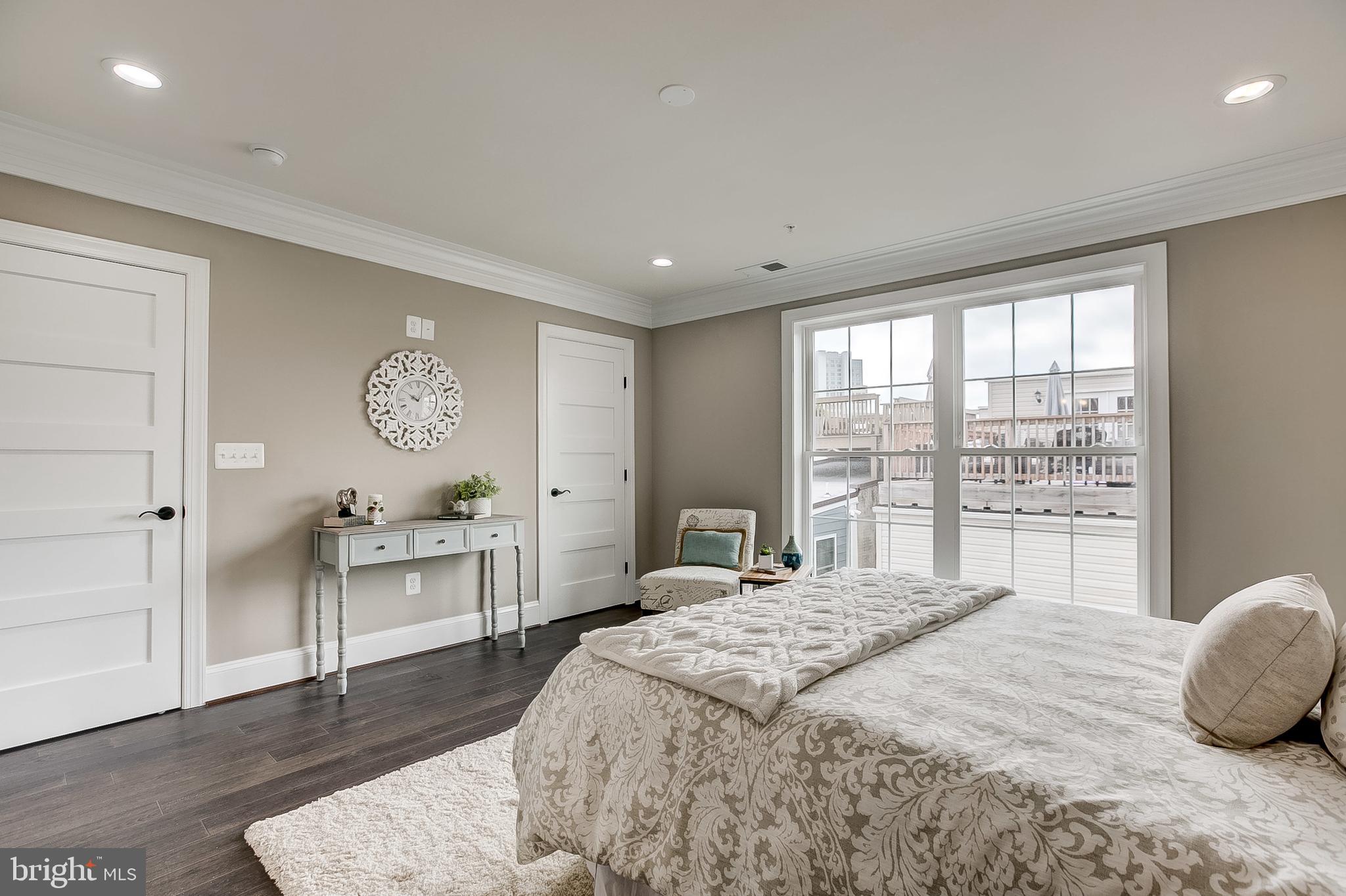 LOCUST POINT - Residential